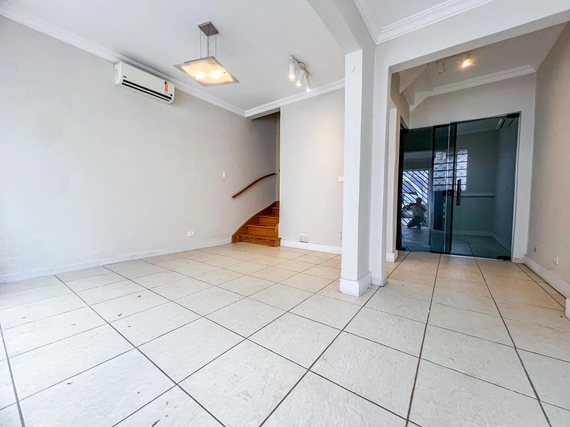 Sobrado Comercial em Localização Privilegiada, Ideal para Escritórios e Clínicas: 2ª foto da galeria de imagens do imóvel