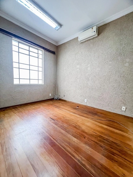 Sobrado Comercial em Localização Privilegiada, Ideal para Escritórios e Clínicas: 18ª foto da galeria de imagens do imóvel