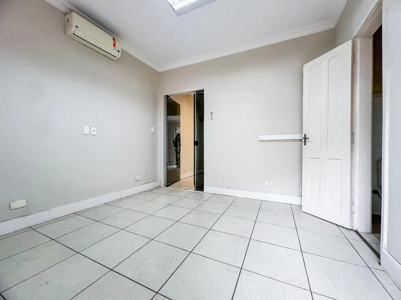 Sobrado Comercial em Localização Privilegiada, Ideal para Escritórios e Clínicas: 11ª foto da galeria de imagens do imóvel