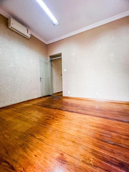 Sobrado Comercial em Localização Privilegiada, Ideal para Escritórios e Clínicas: 25ª foto da galeria de imagens do imóvel