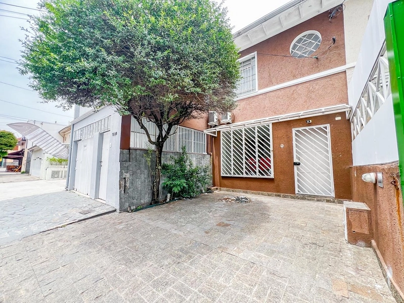 Sobrado Comercial em Localização Privilegiada, Ideal para Escritórios e Clínicas: 1ª foto da galeria de imagens do imóvel