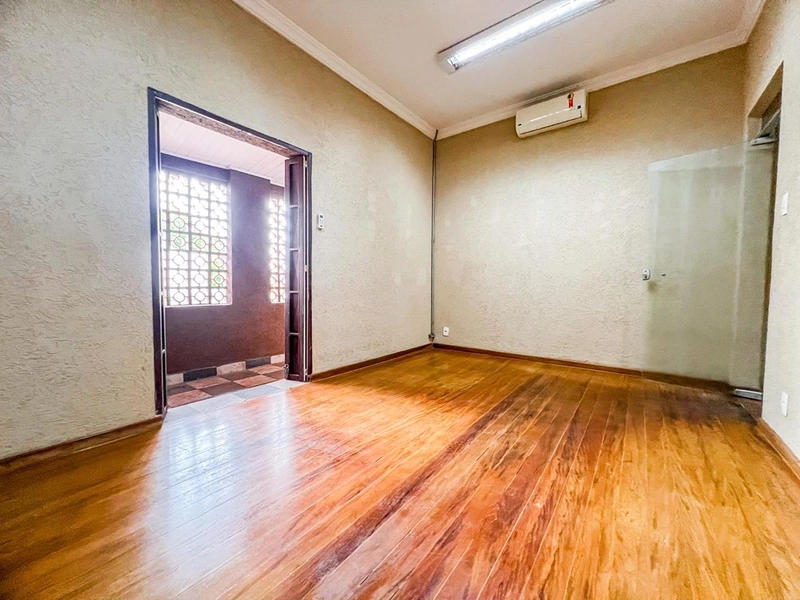 Sobrado Comercial em Localização Privilegiada, Ideal para Escritórios e Clínicas: 24ª foto da galeria de imagens do imóvel