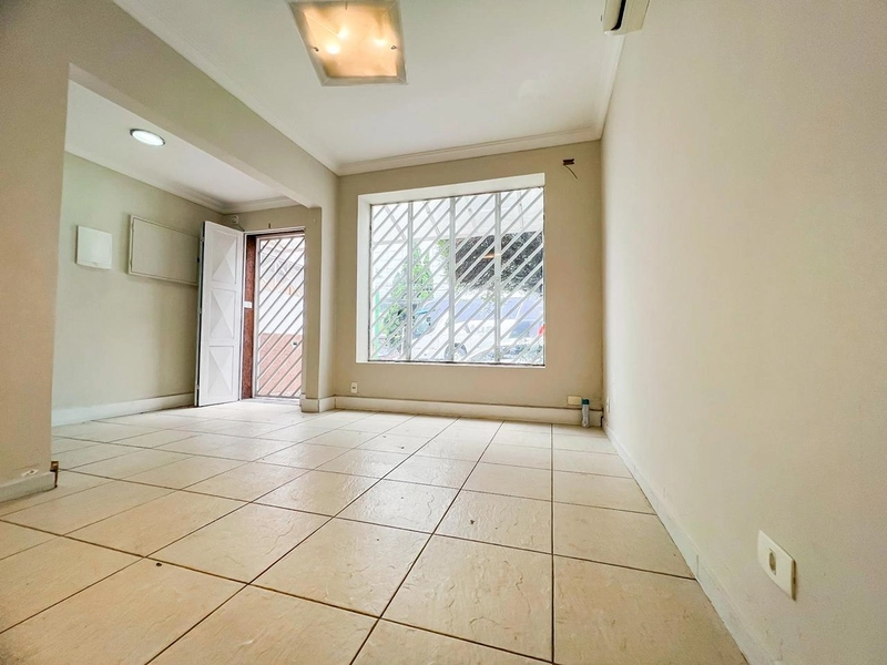 Sobrado Comercial em Localização Privilegiada, Ideal para Escritórios e Clínicas: 7ª foto da galeria de imagens do imóvel