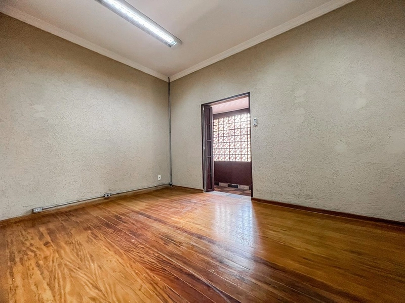 Sobrado Comercial em Localização Privilegiada, Ideal para Escritórios e Clínicas: 22ª foto da galeria de imagens do imóvel