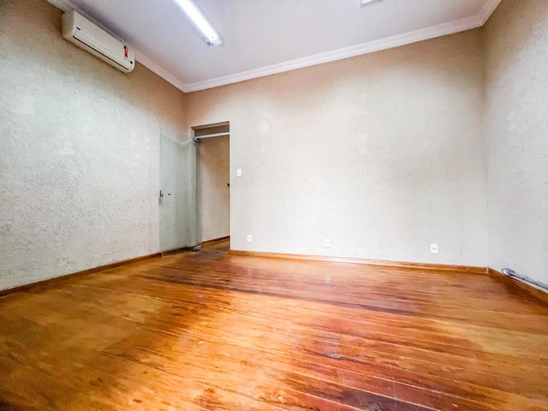 Sobrado Comercial em Localização Privilegiada, Ideal para Escritórios e Clínicas: 26ª foto da galeria de imagens do imóvel