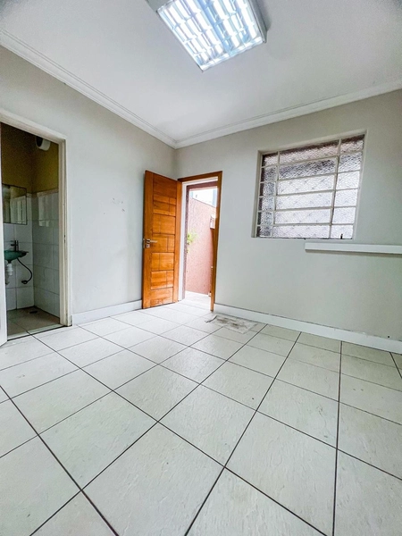 Sobrado Comercial em Localização Privilegiada, Ideal para Escritórios e Clínicas: 9ª foto da galeria de imagens do imóvel