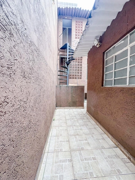 Sobrado Comercial em Localização Privilegiada, Ideal para Escritórios e Clínicas: 16ª foto da galeria de imagens do imóvel