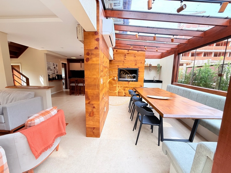 Linda Casa no Bavaria com 4 Dormitórios: 8ª foto da galeria de imagens do imóvel