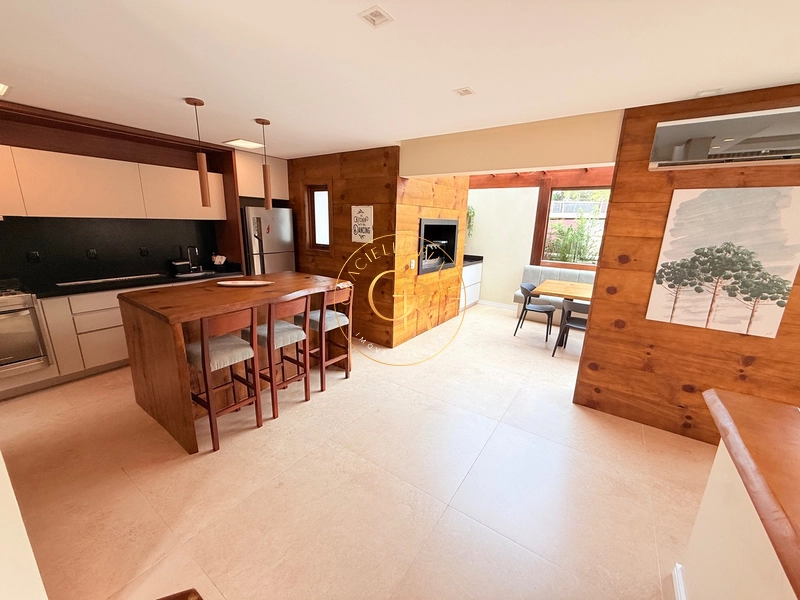 Linda Casa no Bavaria com 4 Dormitórios: 5ª foto da galeria de imagens do imóvel