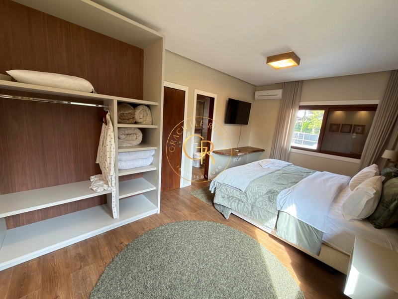 Linda Casa no Bavaria com 4 Dormitórios: 48ª foto da galeria de imagens do imóvel
