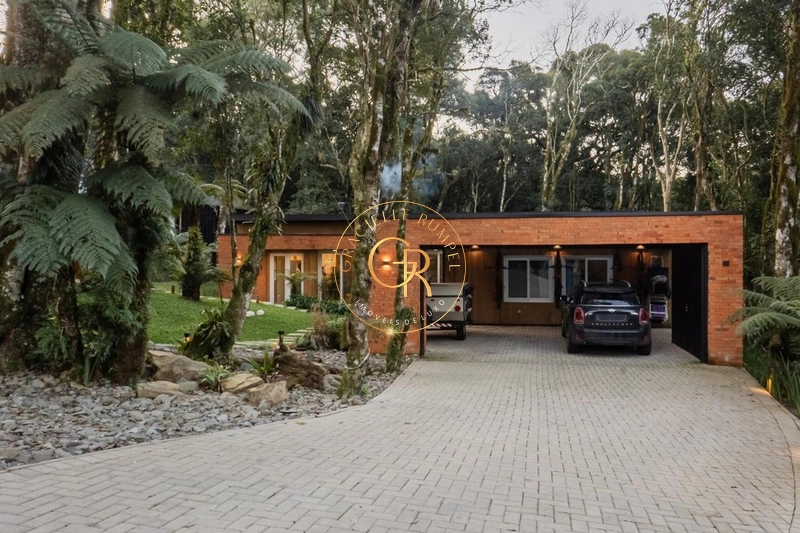 Casa com 04 dormitórios no Condomínio O Bosque em Gramado!: 1ª foto da galeria de imagens do imóvel