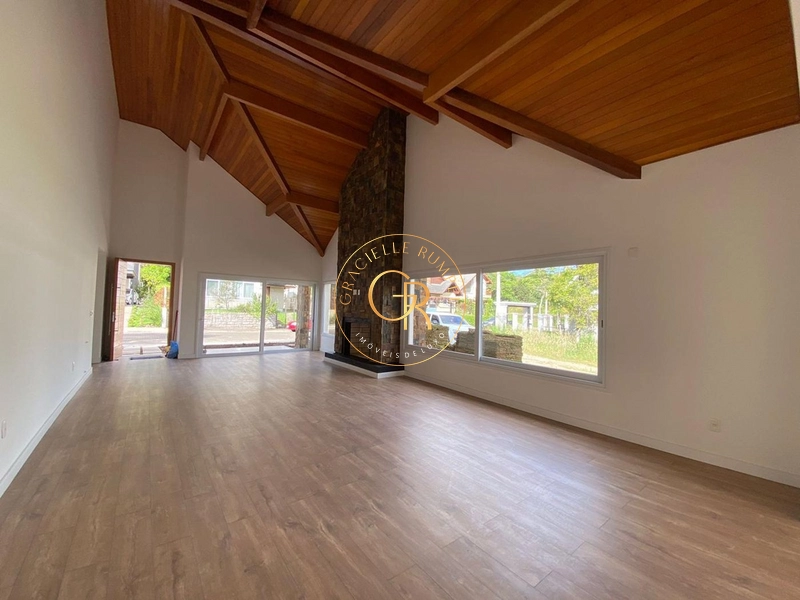 Casa com 03 dormitórios em Bairro Tranquilo em Gramado: 6ª foto da galeria de imagens do imóvel