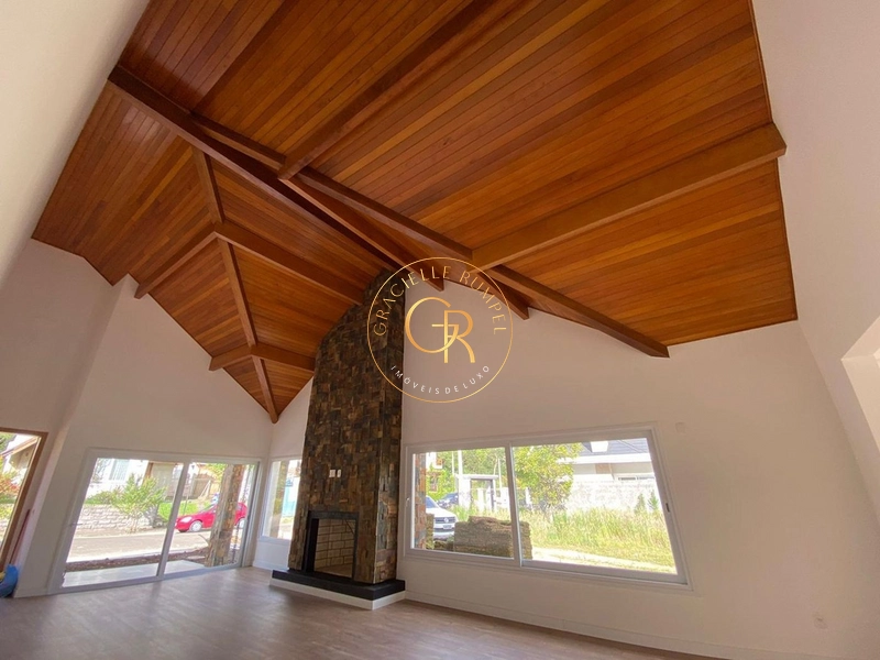 Casa com 03 dormitórios em Bairro Tranquilo em Gramado: 5ª foto da galeria de imagens do imóvel
