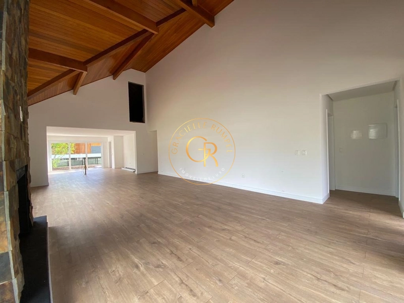 Casa com 03 dormitórios em Bairro Tranquilo em Gramado: 12ª foto da galeria de imagens do imóvel