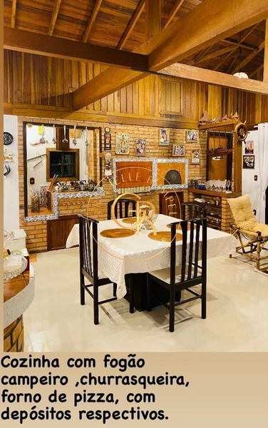 Belíssima Casa com  04 dormitórios em Gramado!: 14ª foto da galeria de imagens do imóvel