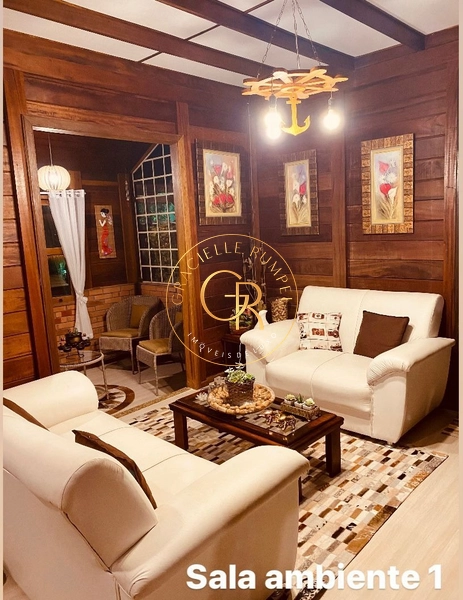 Belíssima Casa com  04 dormitórios em Gramado!: 4ª foto da galeria de imagens do imóvel