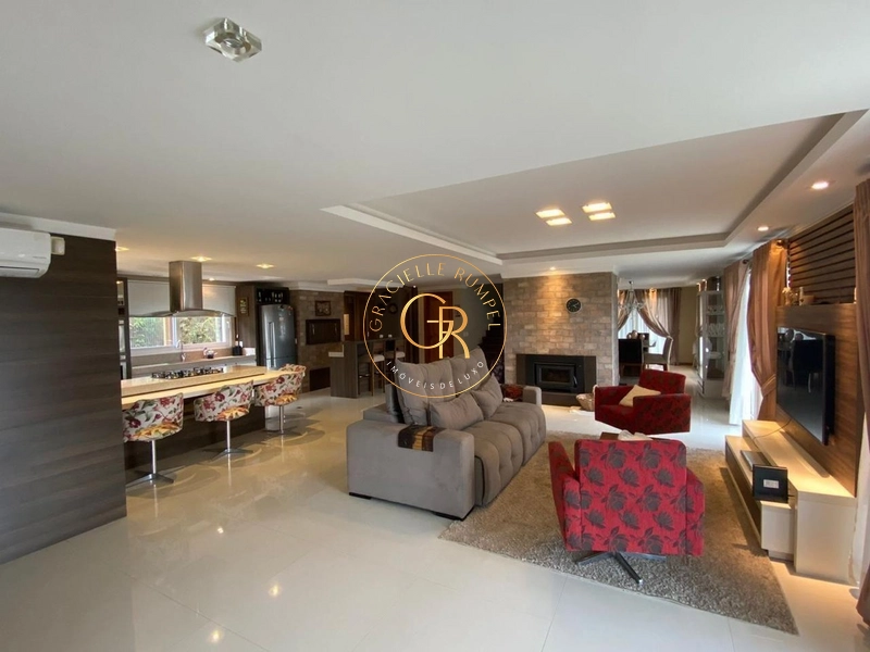 Casa  Mobiliada e Decorada com 03 dormitórios em Gramado!: 3ª foto da galeria de imagens do imóvel