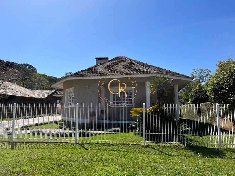 Casa com 4 dormitórios em Gramado!: 1ª foto da galeria de imagens do imóvel