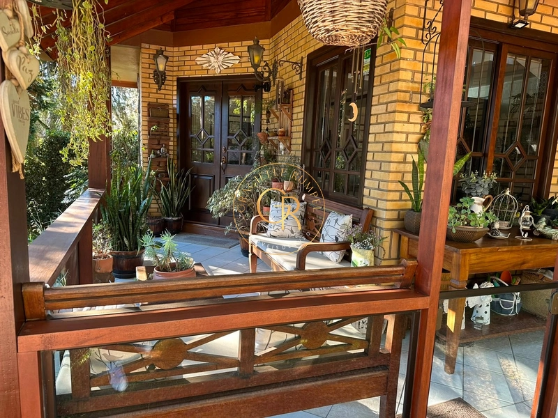 Excelente residência em meio à natureza, a apenas 4 minutos do centro: 15ª foto da galeria de imagens do imóvel