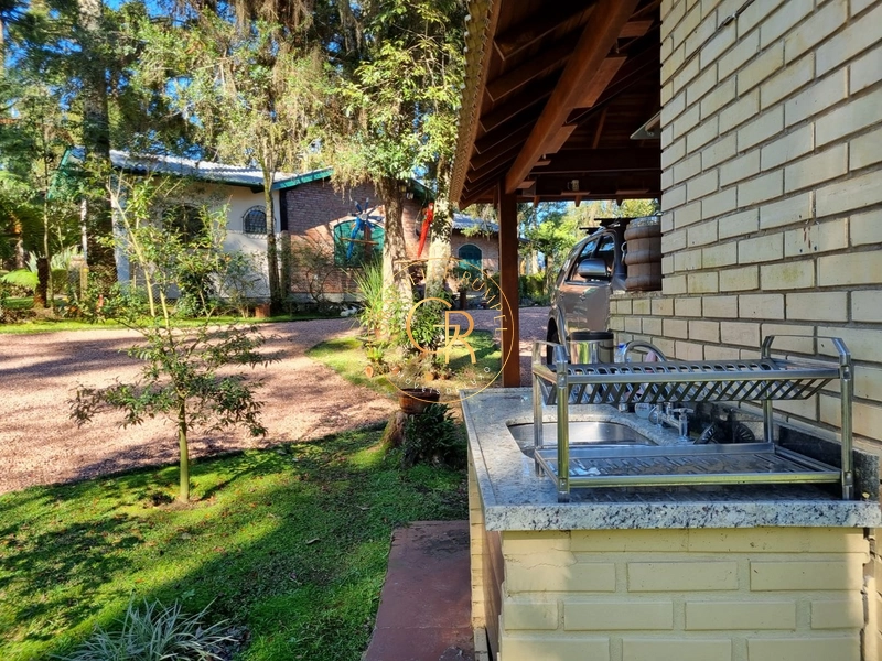 Excelente residência em meio à natureza, a apenas 4 minutos do centro: 23ª foto da galeria de imagens do imóvel