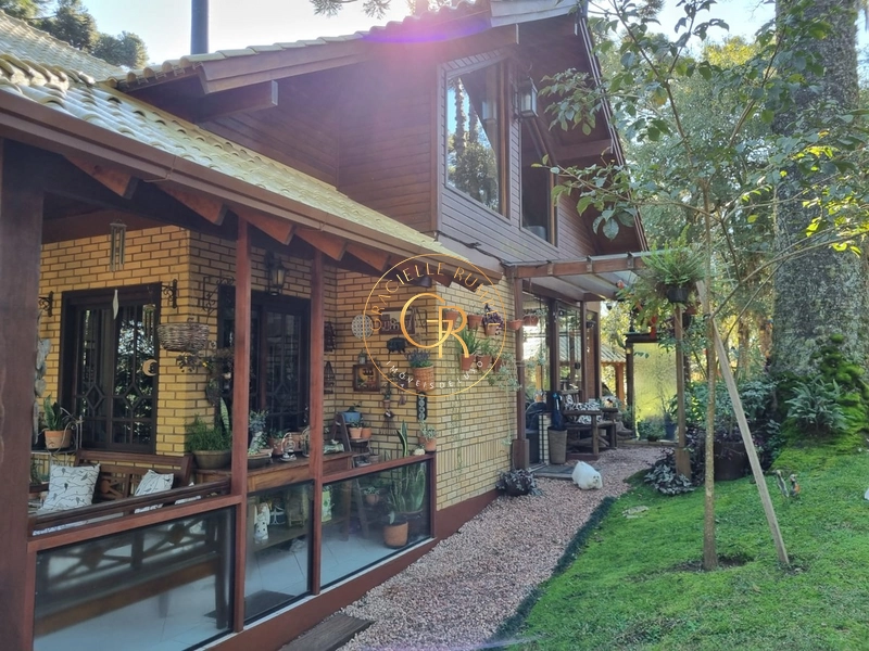 Excelente residência em meio à natureza, a apenas 4 minutos do centro: 4ª foto da galeria de imagens do imóvel
