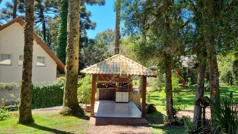 Excelente residência em meio à natureza, a apenas 4 minutos do centro: 30ª foto da galeria de imagens do imóvel