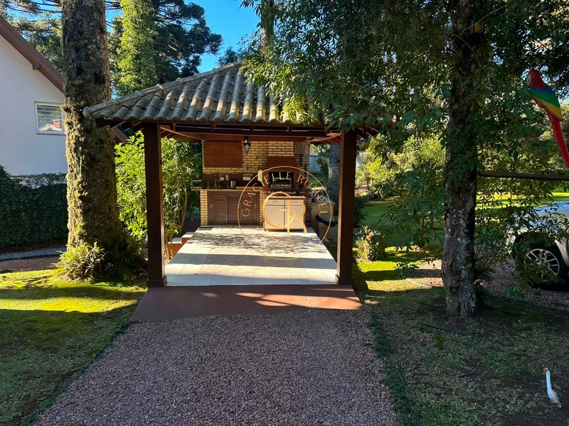 Excelente residência em meio à natureza, a apenas 4 minutos do centro: 31ª foto da galeria de imagens do imóvel