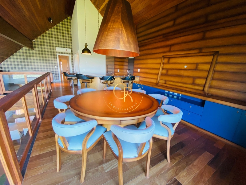 Apartamento com 5 dormitórios no centro de Gramado: 8ª foto da galeria de imagens do imóvel