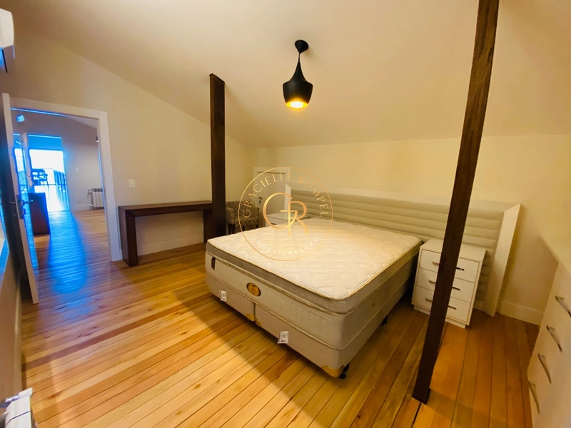 Apartamento com 5 dormitórios no centro de Gramado: 2ª foto da galeria de imagens do imóvel