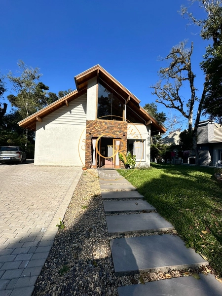 CASA AMPLA ACONCHEGANTE E BEM LOCALIZADA: 1ª foto da galeria de imagens do imóvel