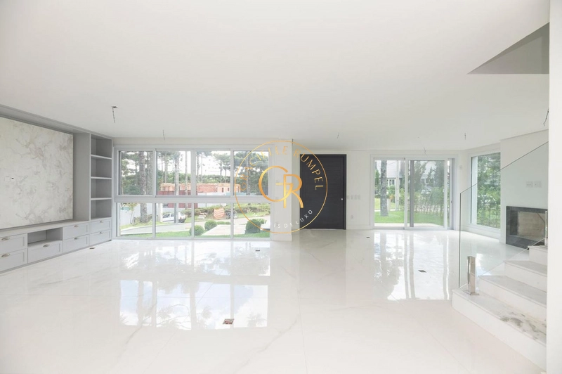 Casa com 05 dormitórios em Gramado: 5ª foto da galeria de imagens do imóvel