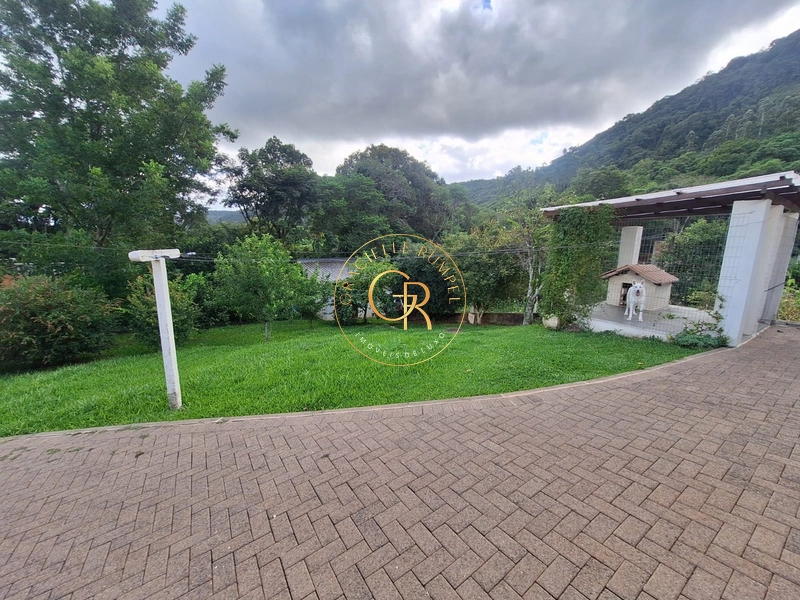 CASA MOBILIADA COM 3 DORMITÓRIOS EM GRAMADO: 4ª foto da galeria de imagens do imóvel
