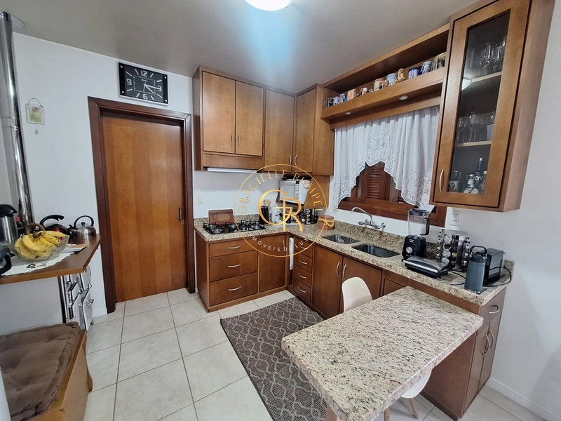 CASA MOBILIADA COM 3 DORMITÓRIOS EM GRAMADO: 9ª foto da galeria de imagens do imóvel