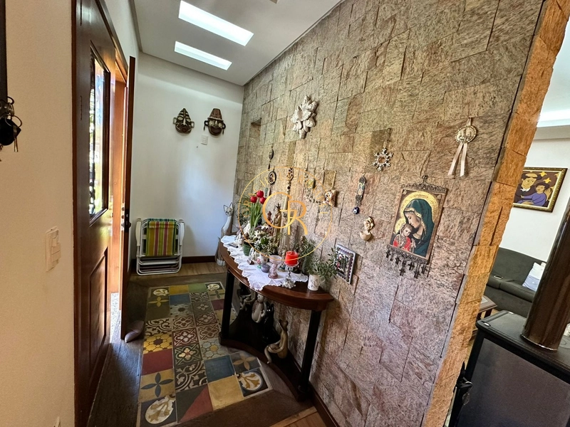 Charmosa casa com 4 dormitórios: 7ª foto da galeria de imagens do imóvel