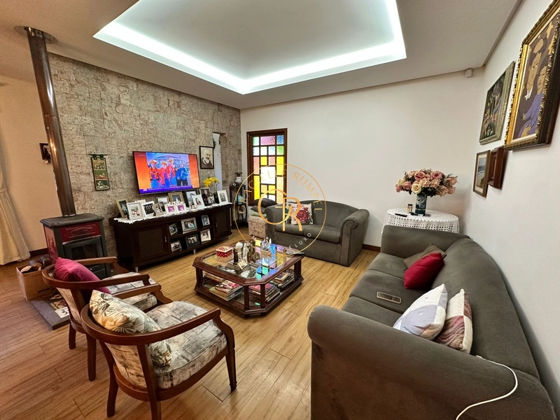 Charmosa casa com 4 dormitórios: 14ª foto da galeria de imagens do imóvel
