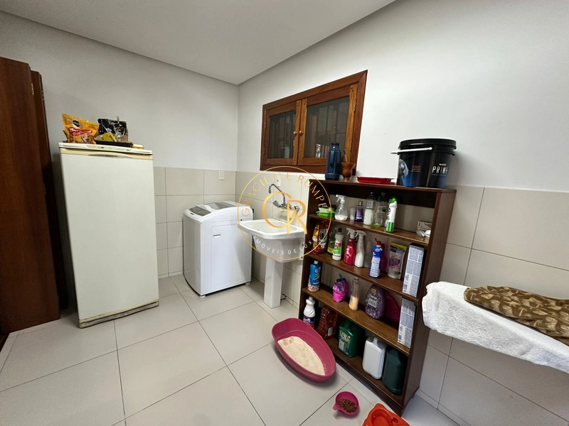 Charmosa casa com 4 dormitórios: 11ª foto da galeria de imagens do imóvel