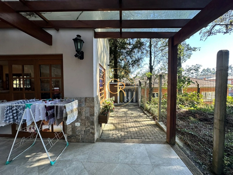 Charmosa casa com 4 dormitórios: 4ª foto da galeria de imagens do imóvel