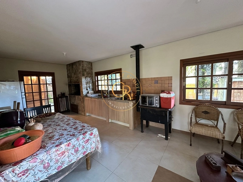 Charmosa casa com 4 dormitórios: 9ª foto da galeria de imagens do imóvel