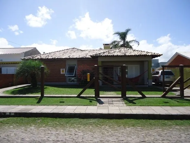ATLANTIDA, linda casa em 2 terrenos: 1ª foto da galeria de imagens do imóvel