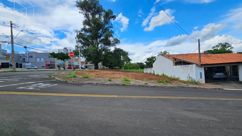 Terreno de esquina a Venda - Jardim Maringá - Indaiatuba / SP : 3ª foto da galeria de imagens do imóvel