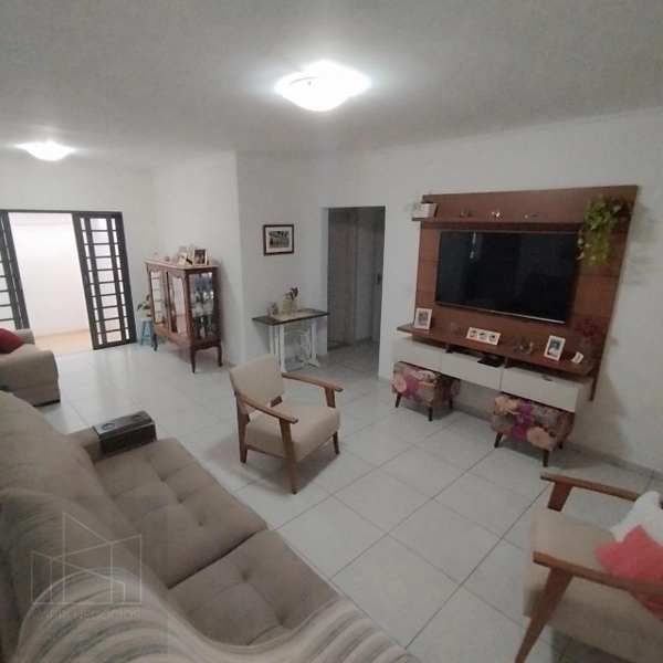 Casa para Venda em Valinhos / SP no bairro Vila São José: 5ª foto da galeria de imagens do imóvel