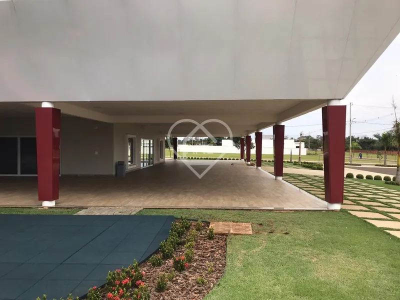 Terreno de Esquina à Venda no Condomínio Reserva do Iguaçu: 4ª foto da galeria de imagens do imóvel