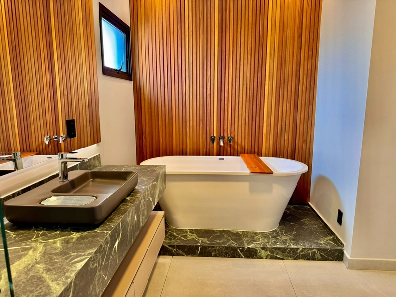 CASA NOVA, 4 SUÍTES ALTO PADRÃO, CONDOMÍNIO VALE DAS ÁGUAS: 14ª foto da galeria de imagens do imóvel