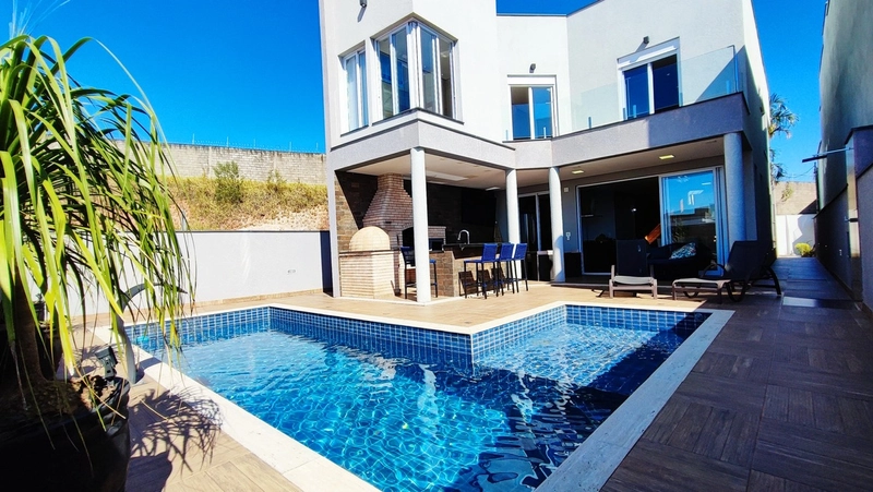 Casa pronta para morar com uma ampla área gourmet super iluminada. ✅: 2ª foto da galeria de imagens do imóvel