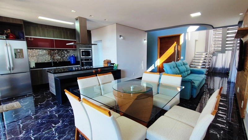 Casa pronta para morar com uma ampla área gourmet super iluminada. ✅: 3ª foto da galeria de imagens do imóvel