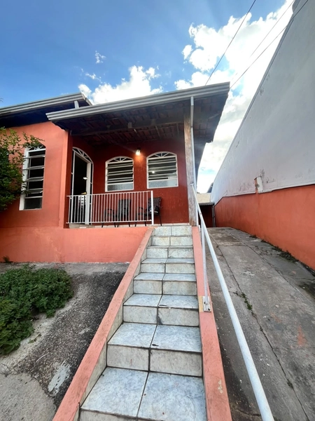 Casa à venda no bairro São Lourenço - Bragança Paulista/SP: 1ª foto da galeria de imagens do imóvel