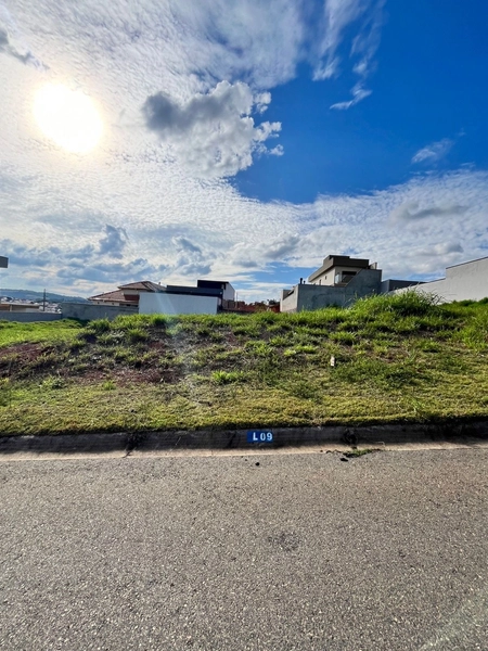 Terreno à venda – Condomínio Ile de France – Bragança Paulista/SP: 1ª foto da galeria de imagens do imóvel
