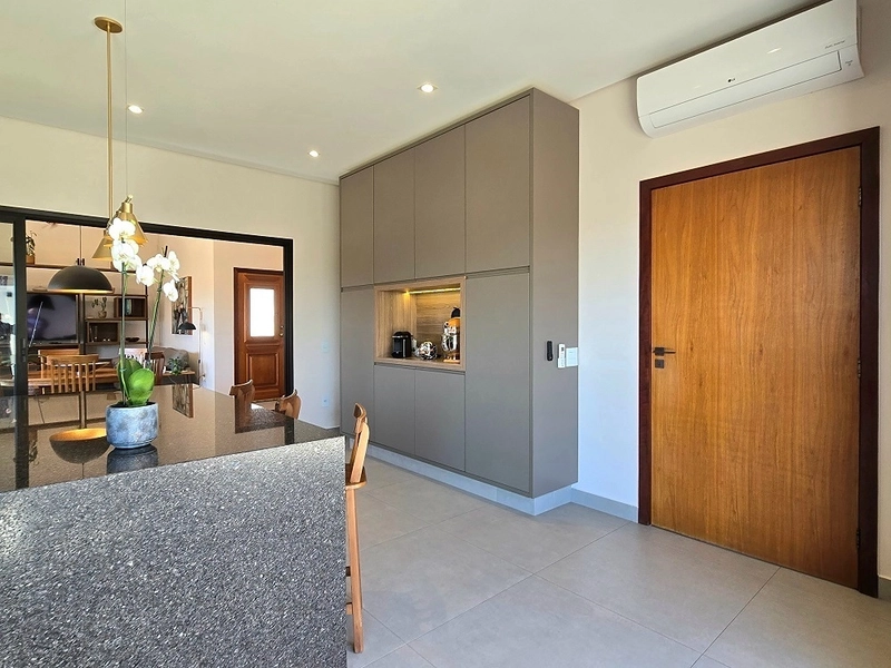 CASA TÉRREA DE ALTO PADRÃO NO TERRAS DE SANTA CRUZ | 3 DORMITÓRIOS, SENDO 2 SUÍTES E ÁREA GOURMET: 5ª foto da galeria de imagens do imóvel