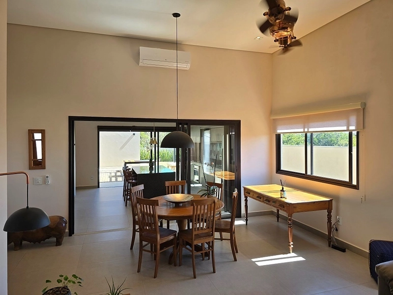 CASA TÉRREA DE ALTO PADRÃO NO TERRAS DE SANTA CRUZ | 3 DORMITÓRIOS, SENDO 2 SUÍTES E ÁREA GOURMET: 2ª foto da galeria de imagens do imóvel