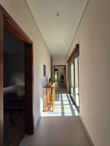 CASA TÉRREA DE ALTO PADRÃO NO TERRAS DE SANTA CRUZ | 3 DORMITÓRIOS, SENDO 2 SUÍTES E ÁREA GOURMET: 6ª foto da galeria de imagens do imóvel
